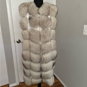 FUR FASHION SLEEVELESS COAT!